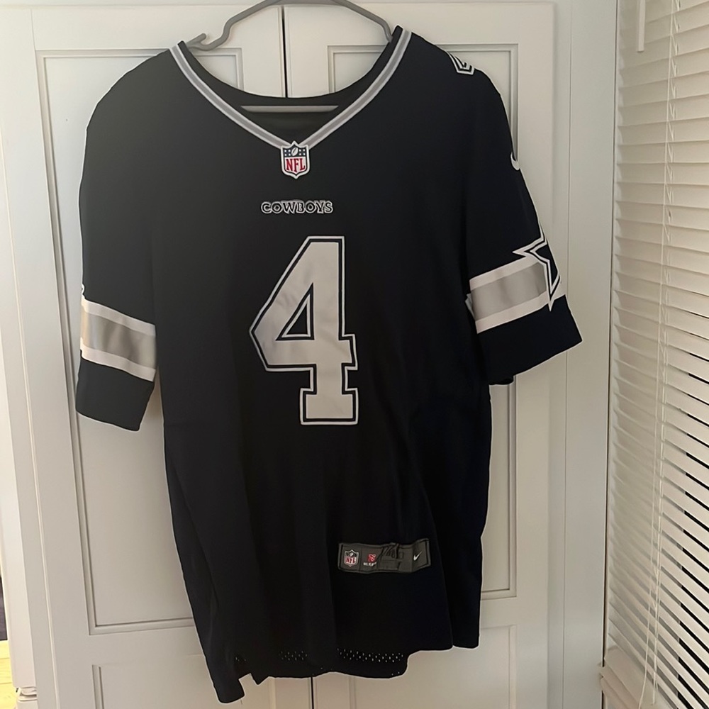 Dak Prescott on field blues
